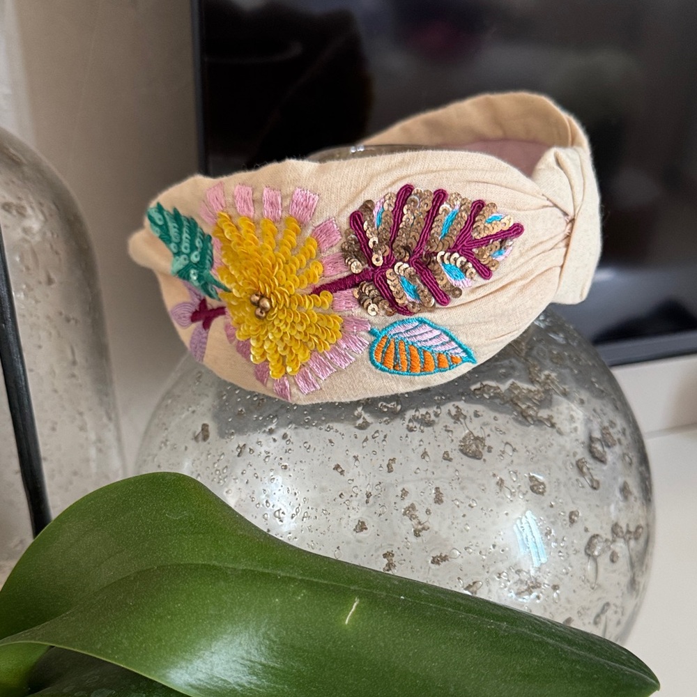 Embroidered Floral Cream Headband